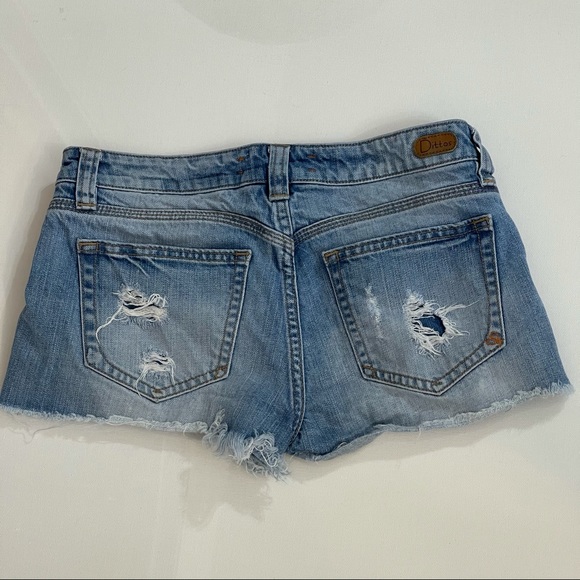 Dittos distressed shorts. Camouflage print exposed - Picture 2 of 3